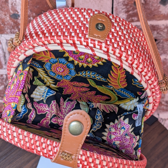 Crown Vintage Coral and Tan Woven Crossbody Bag - Picture 5 of 5